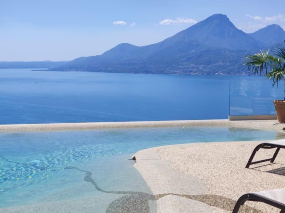 Villa Divina-Apt Armonia-Con Piscina E Vista Lago Castelletto Di Brenzone Exterior photo