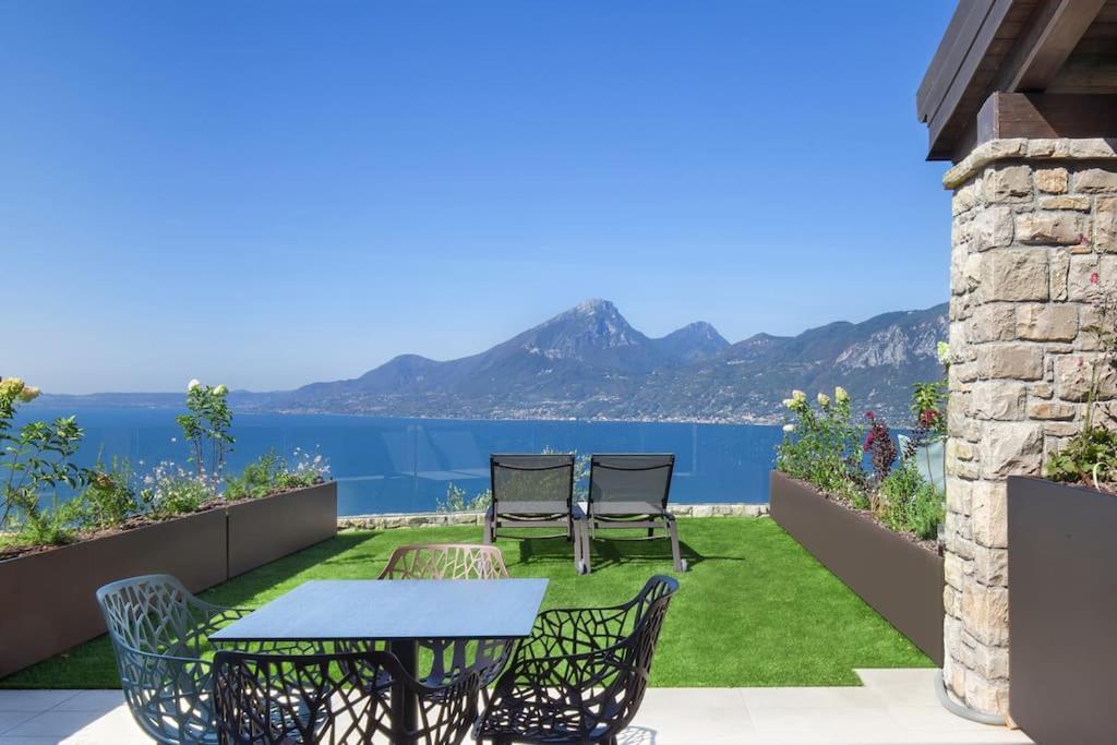 Villa Divina-Apt Armonia-Con Piscina E Vista Lago Castelletto Di Brenzone Exterior photo